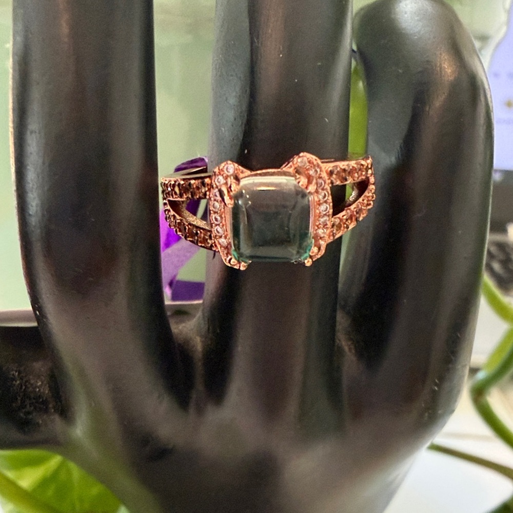Elegant Rose Gold Toned Stone Ring